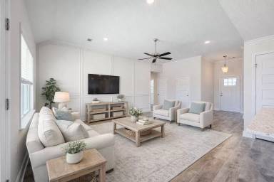 Main picture of 204 Freightliner Way