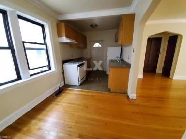 Main picture of 6229 N Artesian Ave