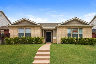 Main picture of 842 Trinity Ln