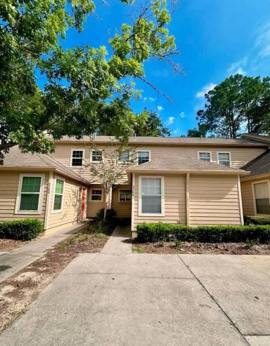 Main picture of 9784 SW 52nd Ln