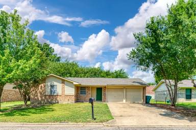Main picture of 814 S Valentine Dr