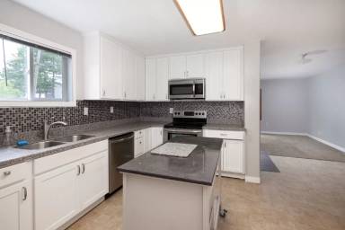 Main picture of 4456 SE Evergreen St