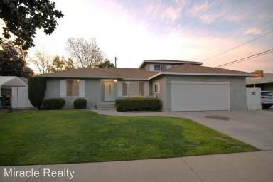 Main picture of 1040 N Marilyn Way