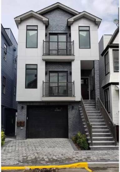 Main picture of 374 Armstrong Ave