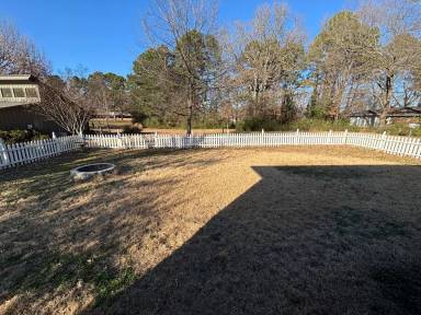 Main picture of 2802 Honeysuckle Ln
