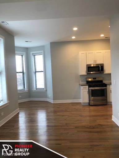 Main picture of 354-58 W Dickens Ave & 2103-11 N Sedgwick Ave Apartments