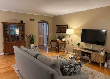 Main picture of 2900 W 48th St