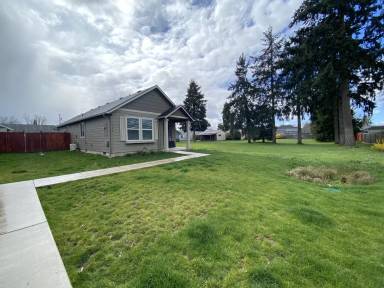 Main picture of 3570 Hickory Ave