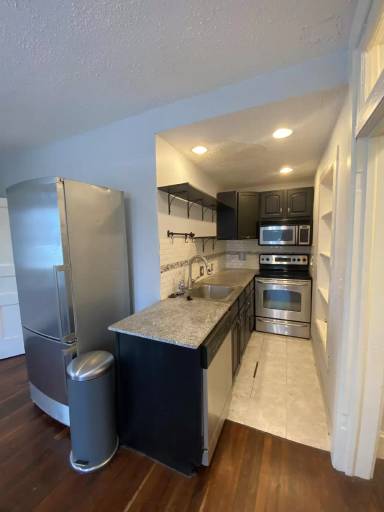 Main picture of 3830 Warwick Blvd