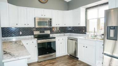 Main picture of 18 Pondview Ln