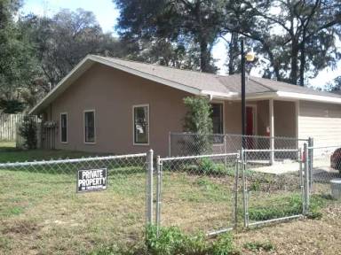 Main picture of 916 NE 18th St