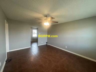 Main picture of 200 - 523 S Bailey St