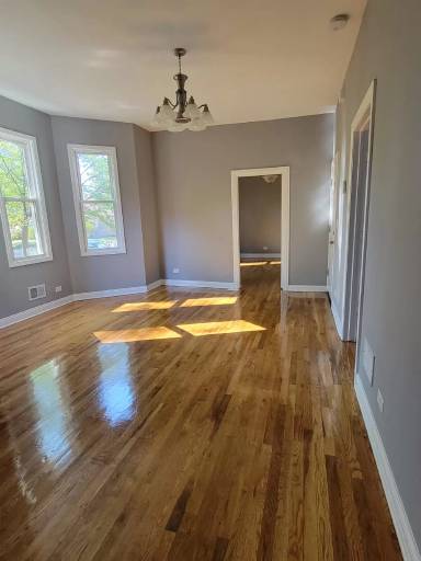Main picture of 3225 S Lombard Ave