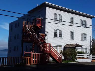 Main picture of 40 W Bond St