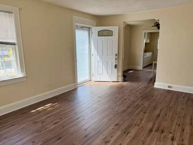Main picture of 156 W Lorengo Ave