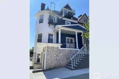 Main picture of 678 Bergen Ave