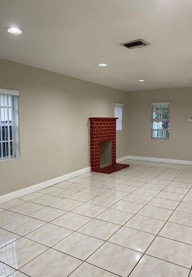 Main picture of 5810 SW 66th St