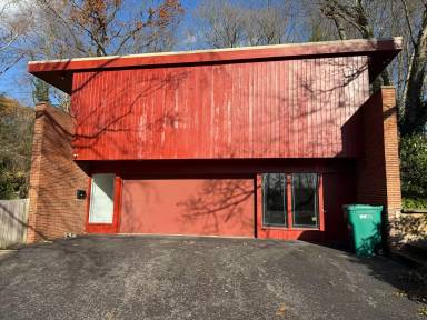 Main picture of 203 E Maitland Ln
