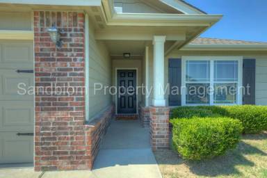 Main picture of 4037 W 105th St S