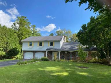 Main picture of 65 Leroi Dr
