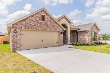 Main picture of 305 Jasmine Ct