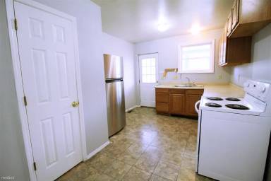 Main picture of 2564 Deming Ave