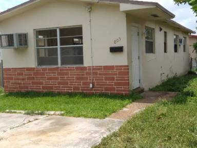 Main picture of 805 NW 3rd Ter