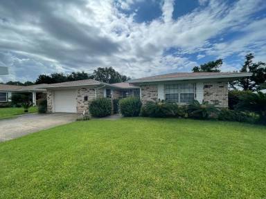 Main picture of 5917 Strickland Pl