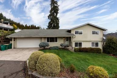 Main picture of 32859 NW Overlook St