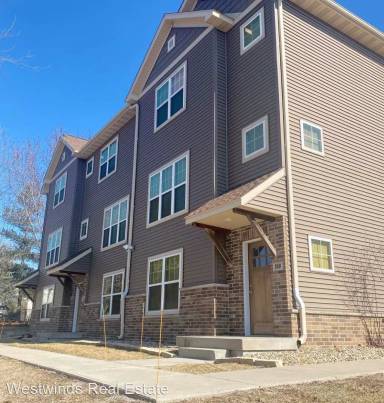 Main picture of 905 Scott Park Dr