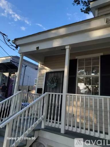 Main picture of 2511 Banks St