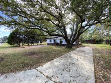 Main picture of 211 Deerfield Rd