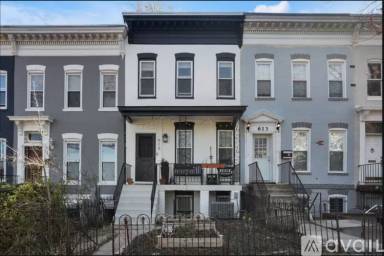 Main picture of 615 10th St NE