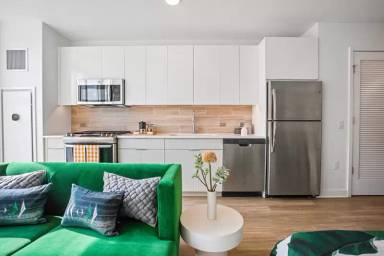 Main picture of 2371 N Lincoln Ave
