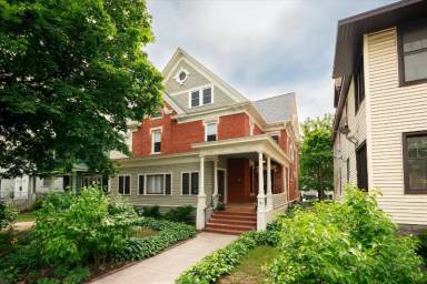 Main picture of 122 10th St S