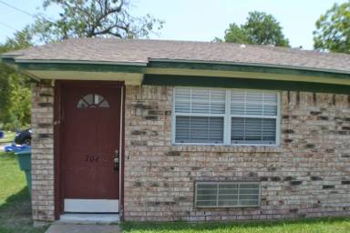 Main picture of 702 N Frisco Rd