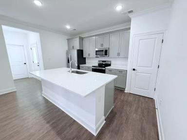 Main picture of 618 Cottage Grove Cir