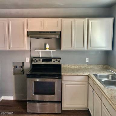 Main picture of 810 Ryan Rd