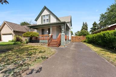 Main picture of 1071 1st St