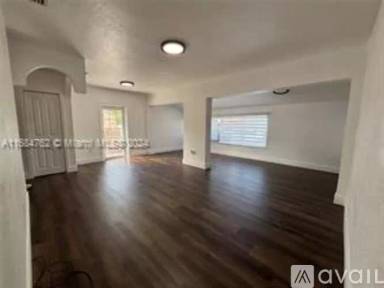 Main picture of 30 E 4th St
