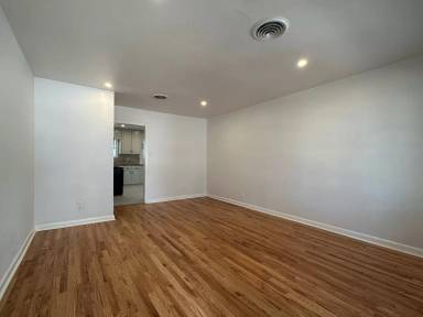 Main picture of 4037 Barnes St