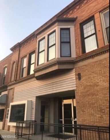 Main picture of 118 N Main St