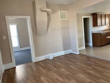 Main picture of 906 N 2nd Ave