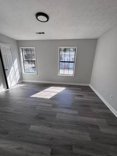 Main picture of 1044 Thornwoode Ln