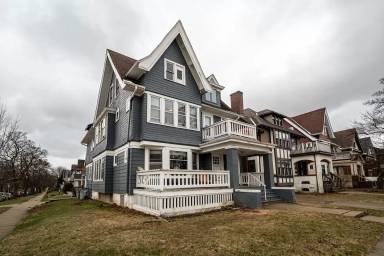 Main picture of 1829-31 E Kenwood Blvd