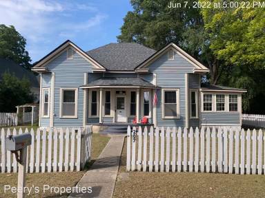 Main picture of 207 E 3rd St