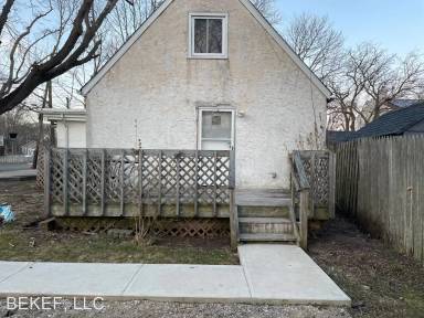 Main picture of 283 Bayview Ave