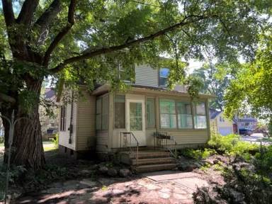Main picture of 362 E Lakeside St