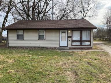 Main picture of 4 Hedge Ct