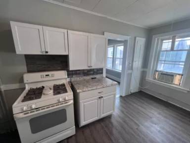 Main picture of 215 Beaver St